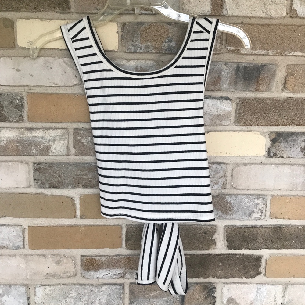 VOGE fitted tank with tie back